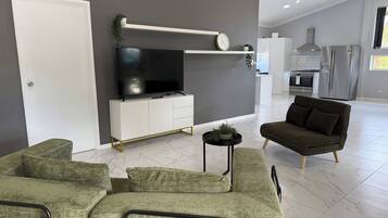 Smart TV, fireplace