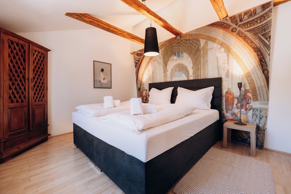 Bedroom 1, double bed