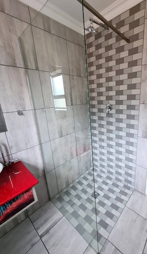 Apartment, 1 Bedroom, Accessible, Smoking | Bathroom - Villa Du-baai 1 Luxury Apartment (Mossel Bay)
