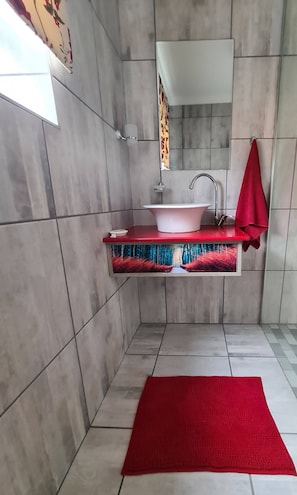Bathroom - Villa Du-baai 1 Luxury Apartment (Mossel Bay)