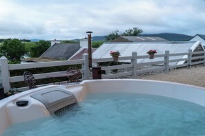 Bañera de hidromasaje al aire libre