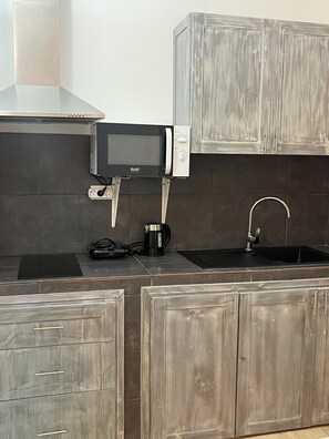 A kitchen with a microwave, a coffee maker, and a sink. - Salty Holiday Apartment in The Branco Sea condominium (Santa Maria)