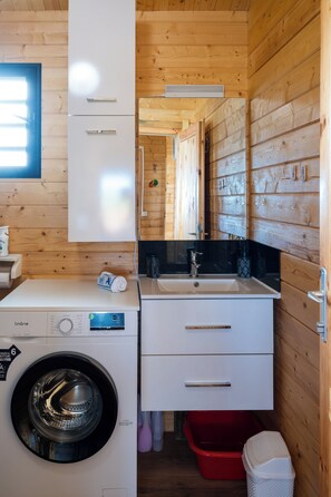 Bathroom - Vrbo Property (Petite-Île)