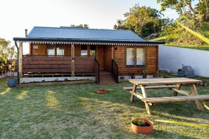 Outdoor dining - Vrbo Property (Petite-Île)