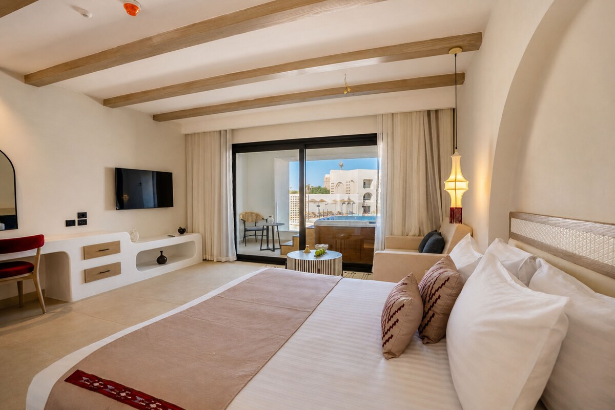 Family Jacuzzi Suite | Brankas, tirai kedap cahaya, dan Wi-Fi gratis
