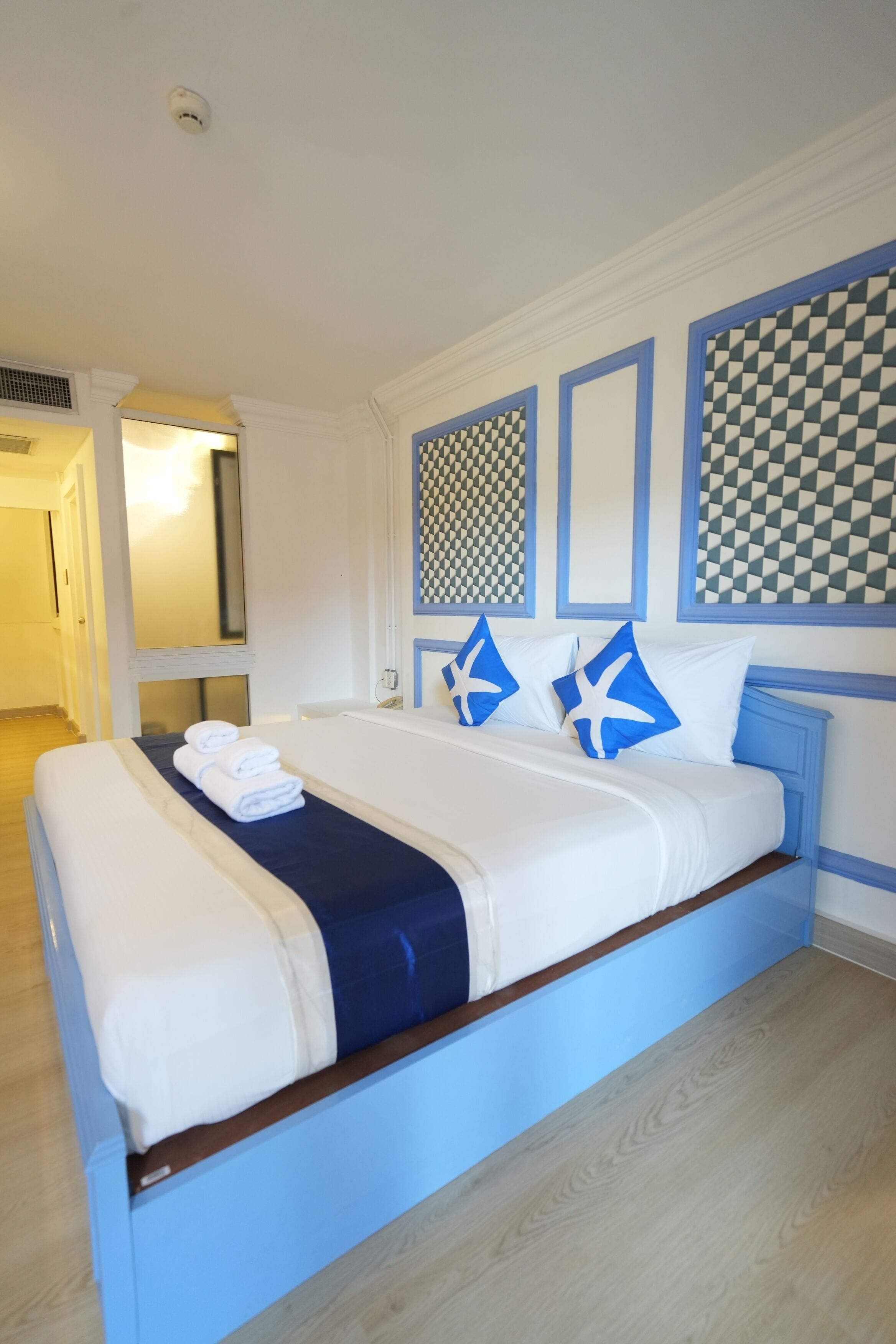 Superior Double Room, Garden View | Desk, laptop workspace, free WiFi, bed sheets