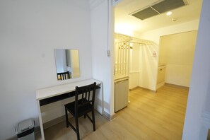 Standard Double Room, Balcony, Pool View | Interior - JB Boutique (Pattaya)