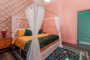 Iron/ironing board, travel crib, free WiFi, bed sheets