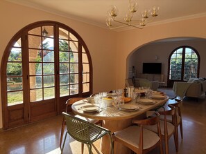 Dining - Vrbo Property (Annonay)
