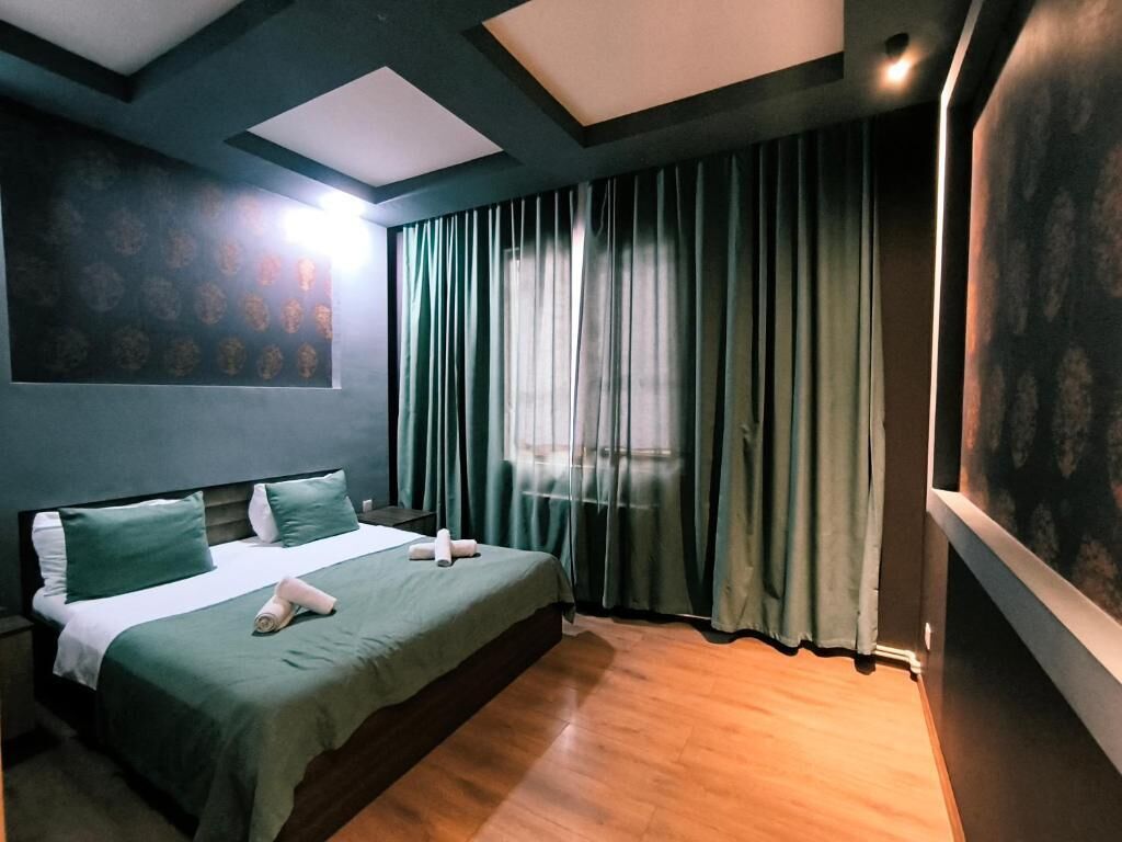 Quarto quádruplo conforto, vista para o pátio | Wi-Fi de cortesia, roupa de cama