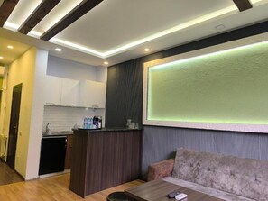 Kamar Quadruple Comfort, pemandangan halaman | Wi-Fi gratis dan seprai linen
