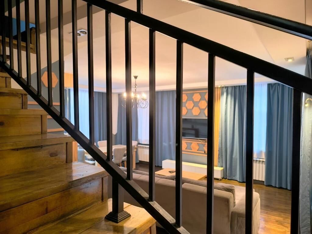 Luxury Studio Suite, Mountain View | Living area | 43-inch LED TV with satellite channels