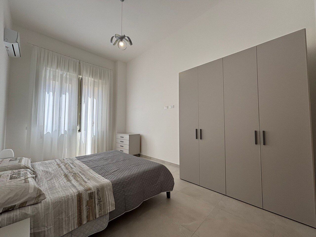 1 dormitorio, tabla de planchar con plancha, wifi gratis y ropa de cama