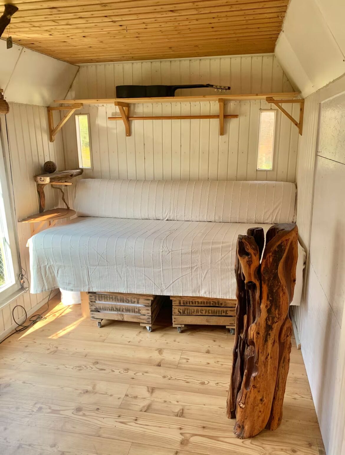 WiFi, bed sheets