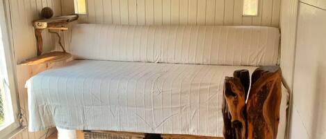 WiFi, bed sheets