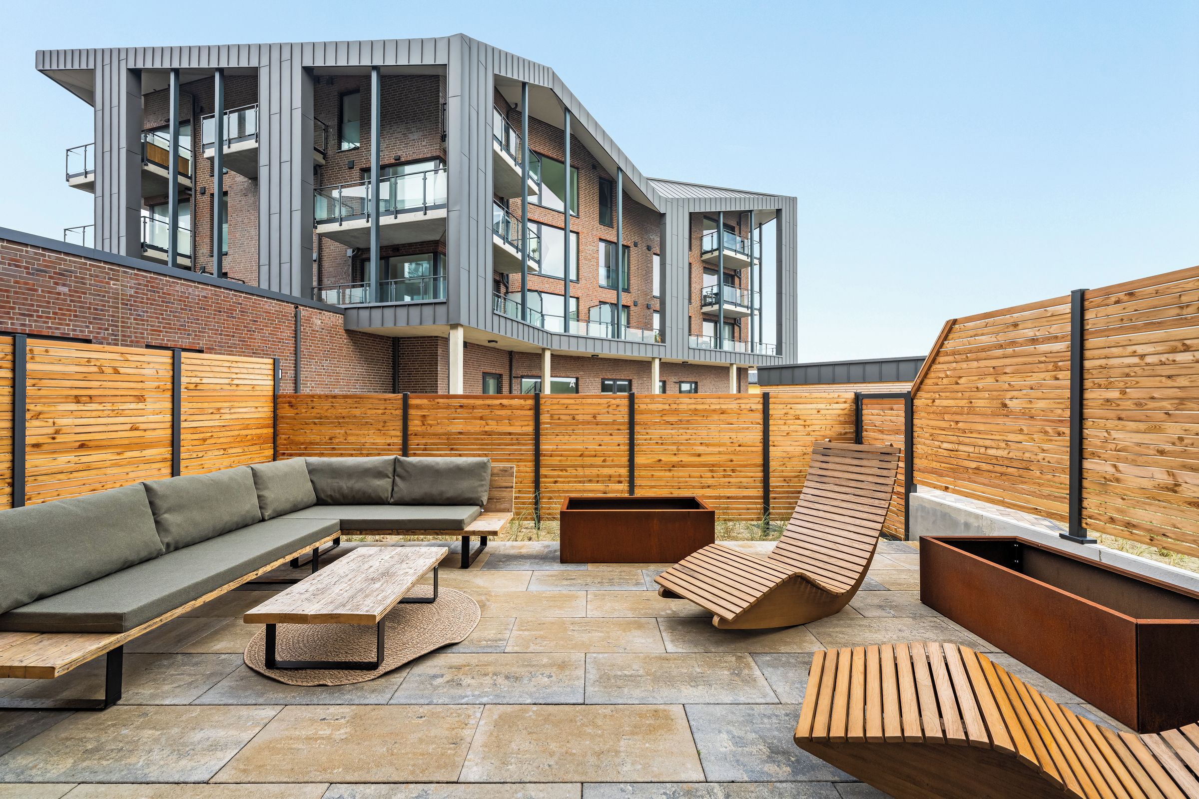 An outdoor seating area with a modern building in the background.
