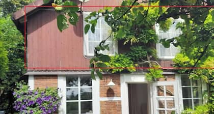 Idyllic, quiet on the historic church square, with whirlpool, terrace, pets
