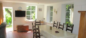 Idyllic, quiet on the historic church square, with whirlpool, terrace, pets