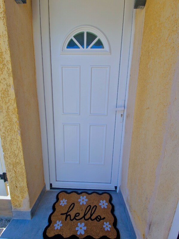 Exterior detail - Vrbo Property (Vitrolles)
