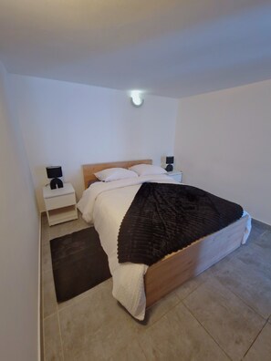 Room - Vrbo Property (Vitrolles)