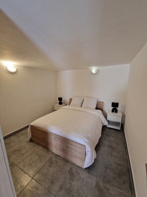 Room - Vrbo Property (Vitrolles)