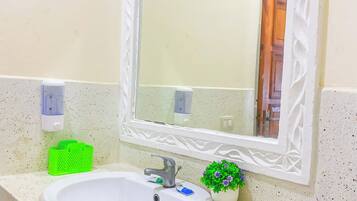 Comfort Villa, 2 Bedrooms, Patio, Garden View | Bathroom | Towels