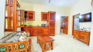 Comfort Villa, 2 Bedrooms, Patio, Garden View | Living area