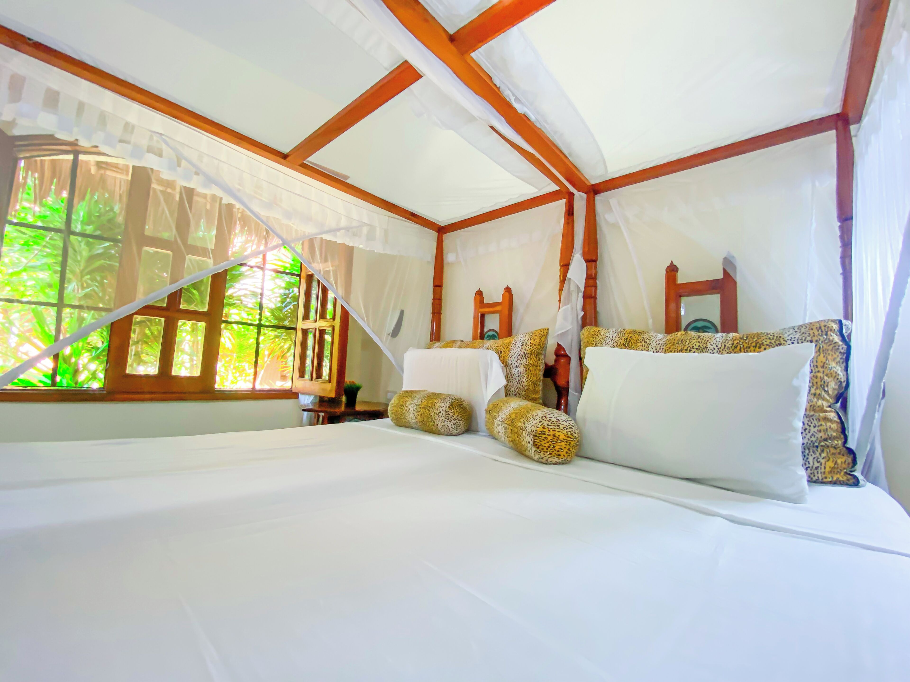 Comfort Villa, 2 Bedrooms, Patio, Garden View | Iron/ironing board, free WiFi