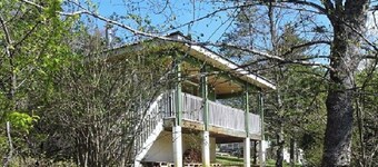 Chalet in a quiet wooded area 10 minutes from the village. Mountain view
