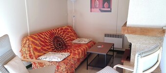 Chalet in a quiet wooded area 10 minutes from the village. Mountain view