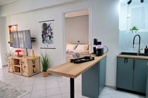 Iron/ironing board, WiFi, bed sheets - In the heart of Nafpaktos's city center, 50m from the sea and 5' from the port. (Nafpaktos)