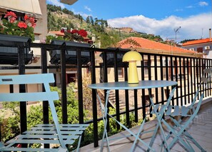 Outdoor dining - In the heart of Nafpaktos's city center, 50m from the sea and 5' from the port. (Nafpaktos)