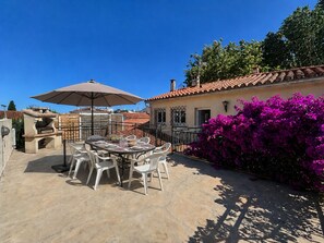 Outdoor dining - Spacious apartment near the beach - 6 guests (Saint-Cyprien)