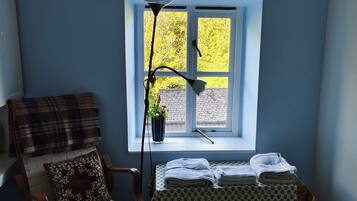 2 bedrooms, iron/ironing board, bed sheets