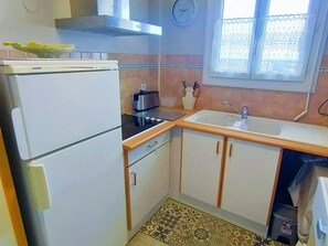 Coffee/tea maker, fridge, microwave, oven - Apartment with sea view - 2 guests (Canet-en-Roussillon)