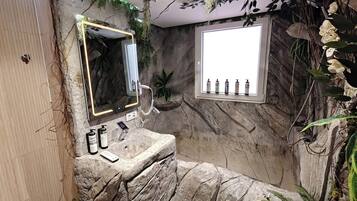 Deluxe Double Room | Bathroom