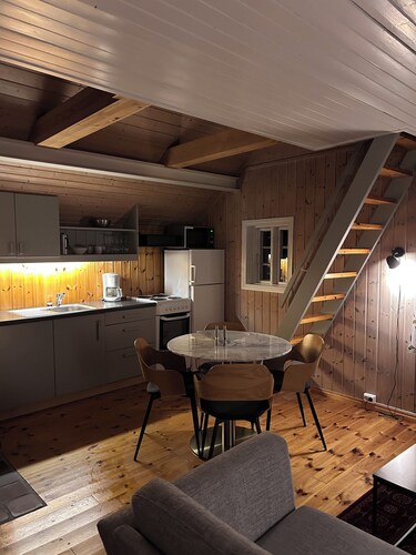 Tovsrud Gård Gjestehus - cozy holiday home in historic surroundings