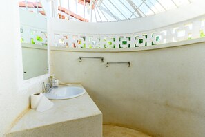 Comfort-huvila, patio, jokinäköala | Kylpyhuone | Pyyhkeet