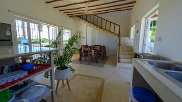 Comfort Villa, Patio, River View | Dining