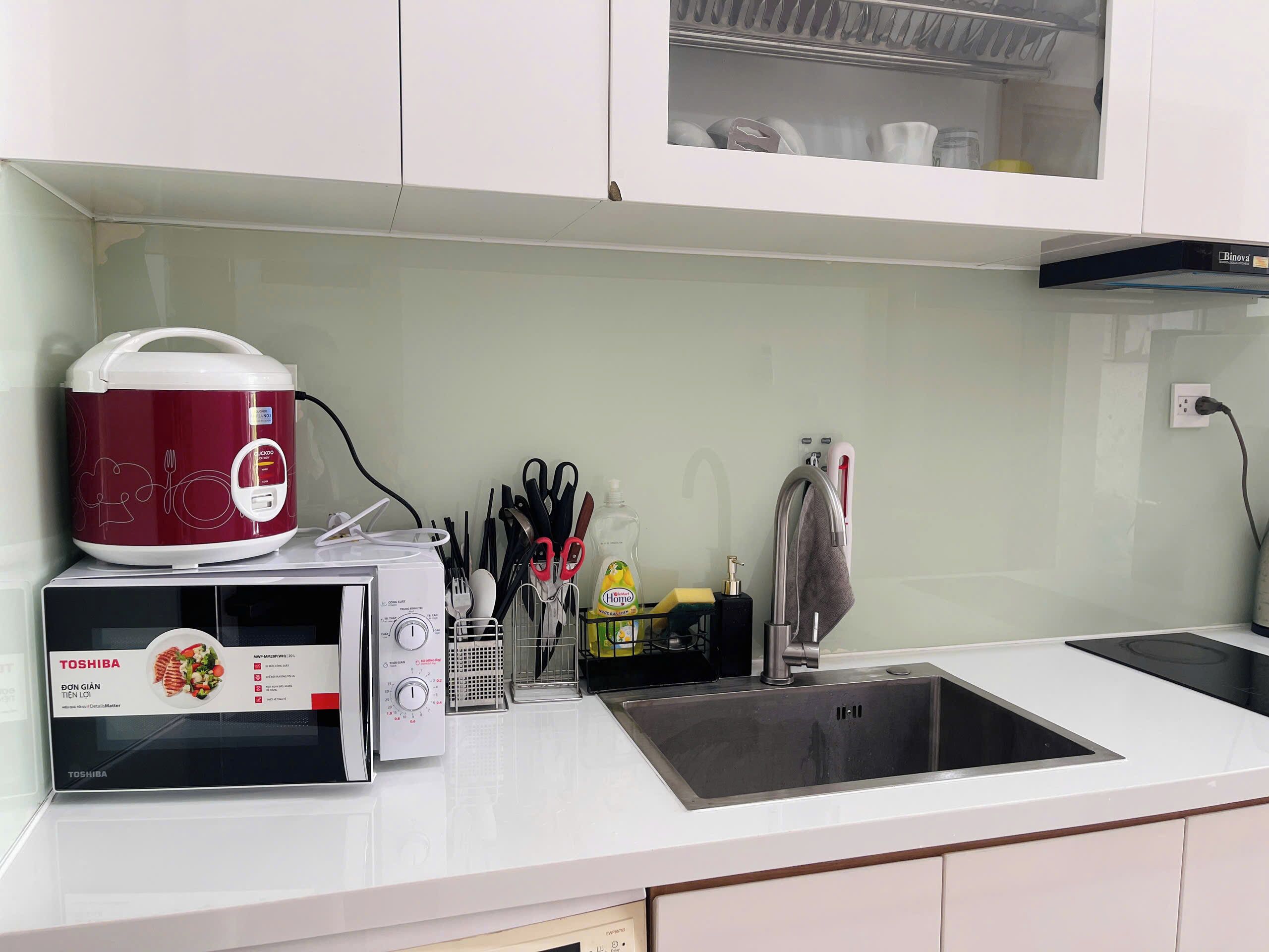 Apartamento de lujo, vistas a la ciudad | Cocina privada | Frigorífico, placa de cocina y utensilios de cocina