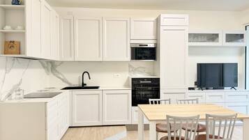 Fridge, dishwasher