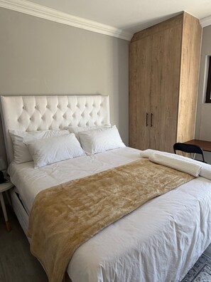 Comfort Double Room, Garden View | Desk, laptop workspace, free WiFi - Watupa Chalets (Rundu)
