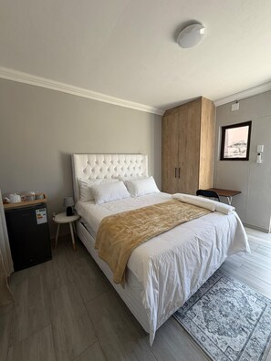Comfort Double Room, Garden View | Desk, laptop workspace, free WiFi - Watupa Chalets (Rundu)