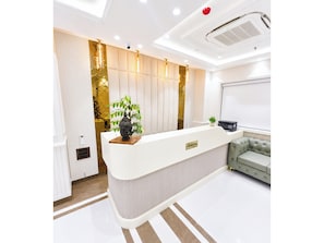 Lobby - Hotel Prakash Near Vishwanath Temple (Varanasi)
