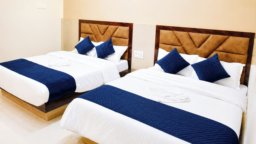Hotel Prakash Near Vishwanath Temple