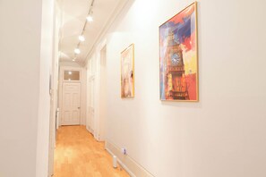 Interior - 5 Bedroom Flat in Hyde Park & Oxford Street Area, Next to Tube Station (London)