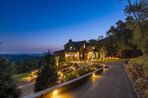 Above Nashville Tranquility | Pool & Spa | 10 Acres | Gated