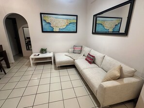Living area - 2-bedroom apartment in beautiful San Juan with AC (San Juan)