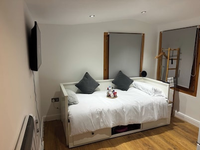Tranquil Cabin Retreat in Bexleyheath