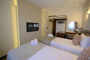 标准双床房, 城市景观 | 办公桌、笔记本电脑工作区、免费 WiFi